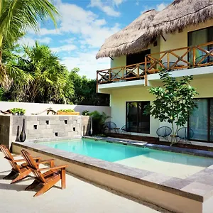 La Puerta Azul Beachfront - Adults Only מלון